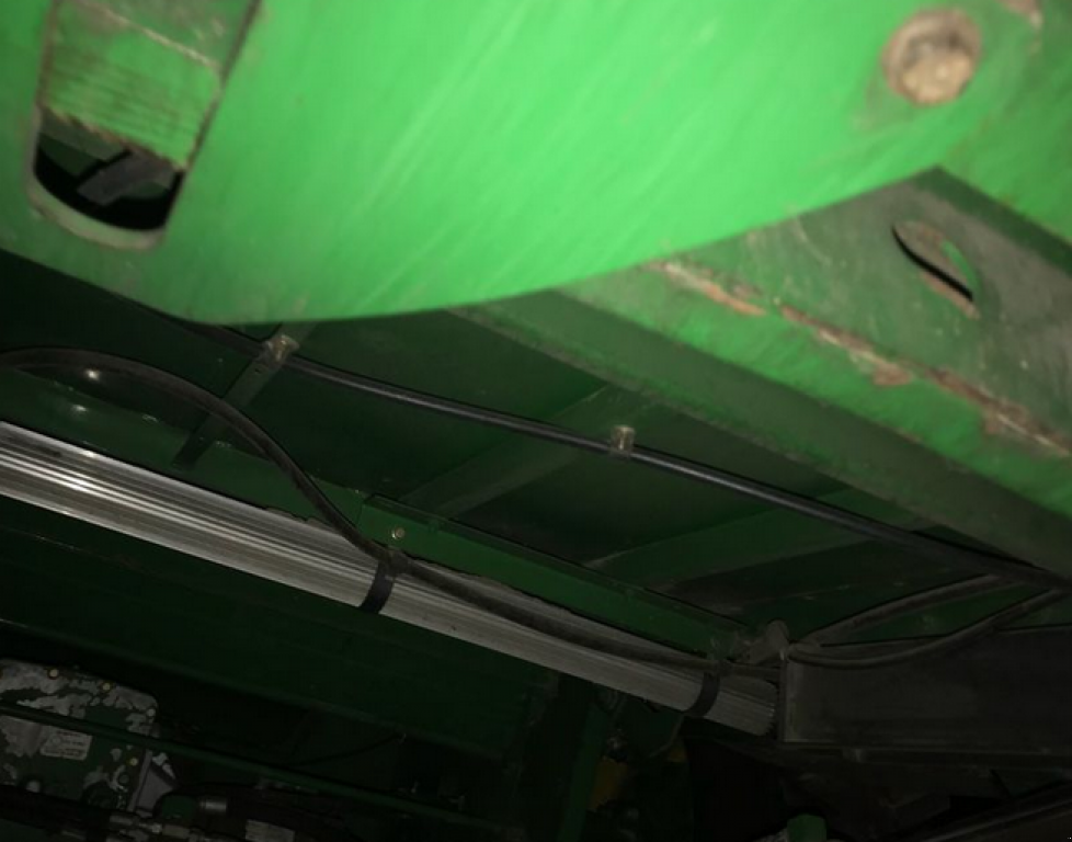 Oldtimer-Mähdrescher des Typs John Deere 9770 STS Bullet Rotor,  in Рівне (Bild 9)