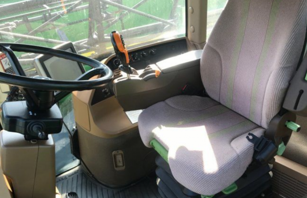 Selbstfahrspritze typu John Deere 4830,  v Рівне (Obrázek 5)