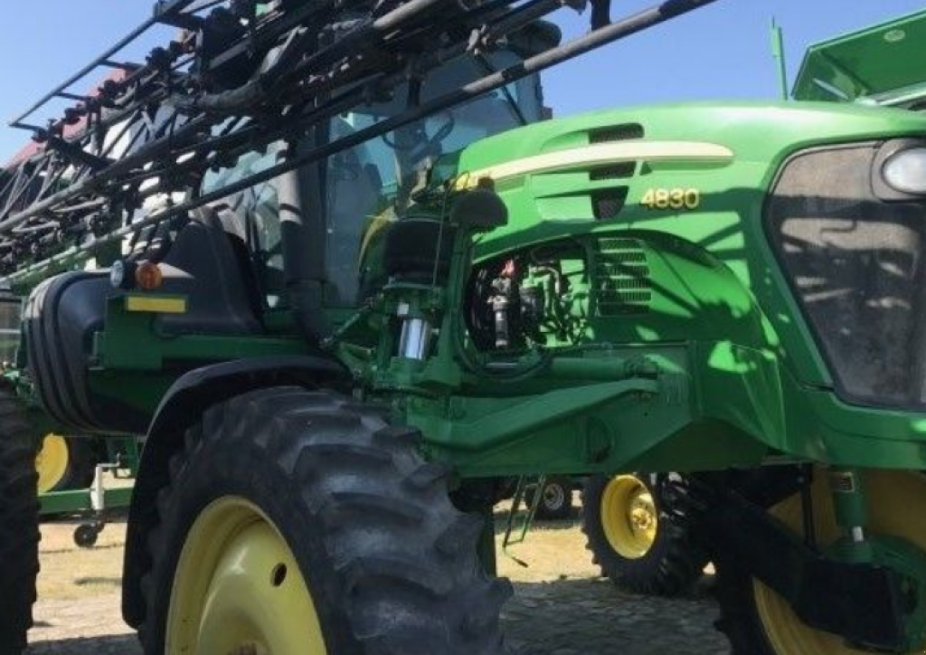 Selbstfahrspritze typu John Deere 4830,  v Рівне (Obrázek 3)