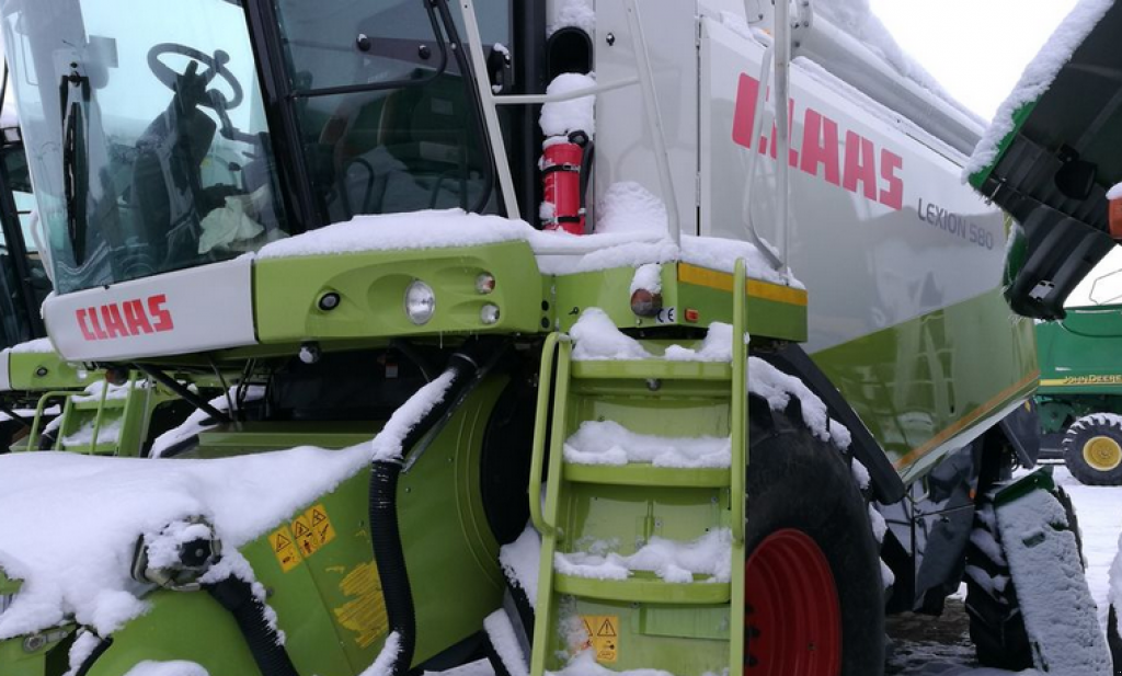 Oldtimer-Mähdrescher des Typs CLAAS Lexion 580+,  in Рівне (Bild 6)