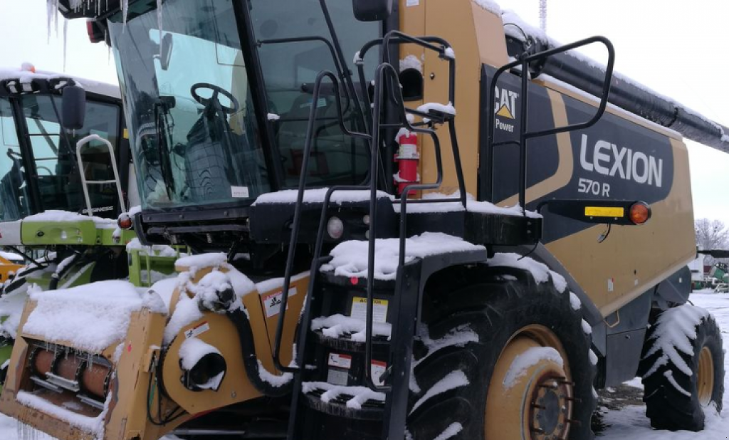 Oldtimer-Mähdrescher des Typs Caterpillar Lexion 570 R, Neumaschine in Рівне (Bild 1)