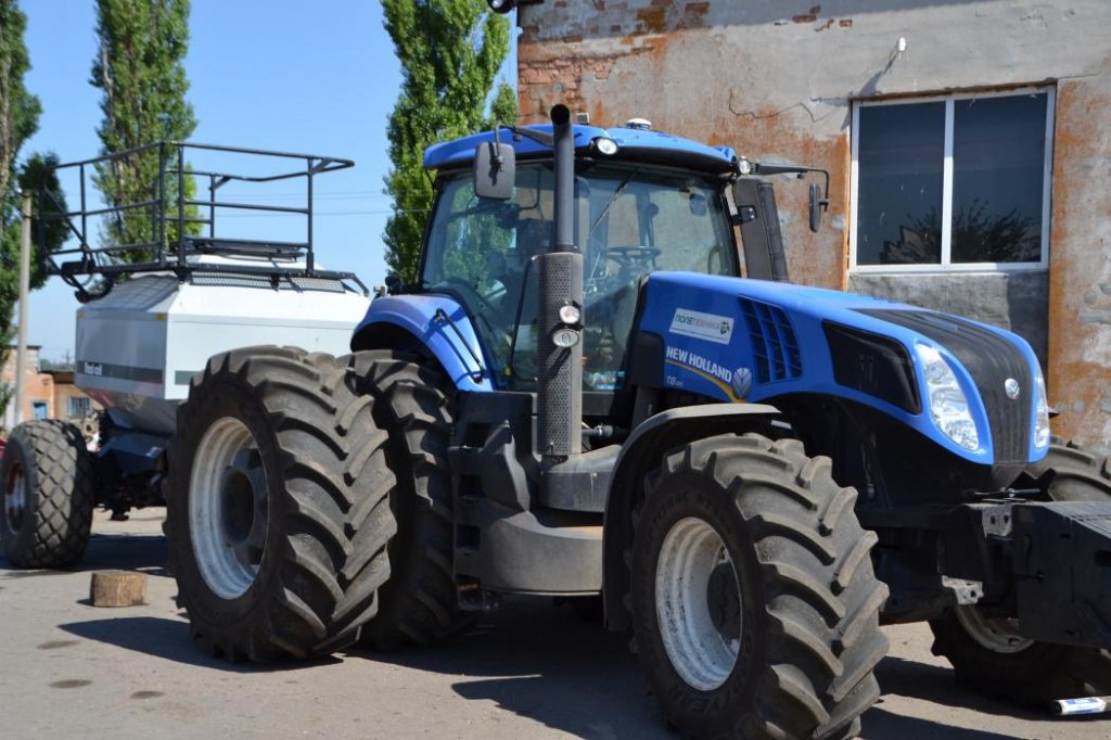 Oldtimer-Traktor a típus New Holland T8040, Neumaschine ekkor: Куйбишеве (Kép 3)