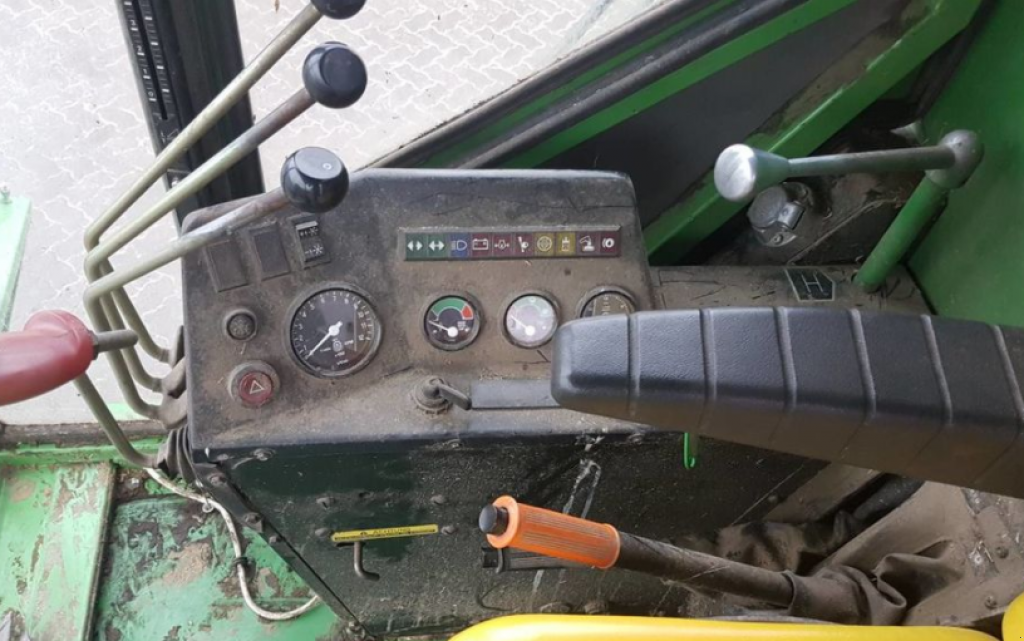 Oldtimer-Mähdrescher des Typs John Deere 1052, Neumaschine in Ковель (Bild 10)