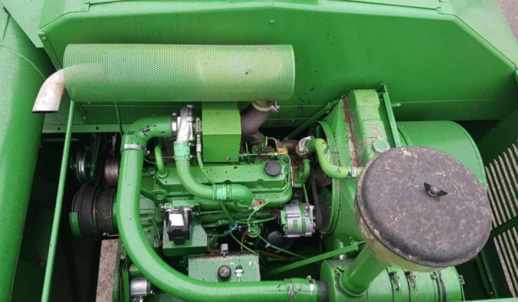 Oldtimer-Mähdrescher des Typs John Deere 1052, Neumaschine in Ковель (Bild 3)