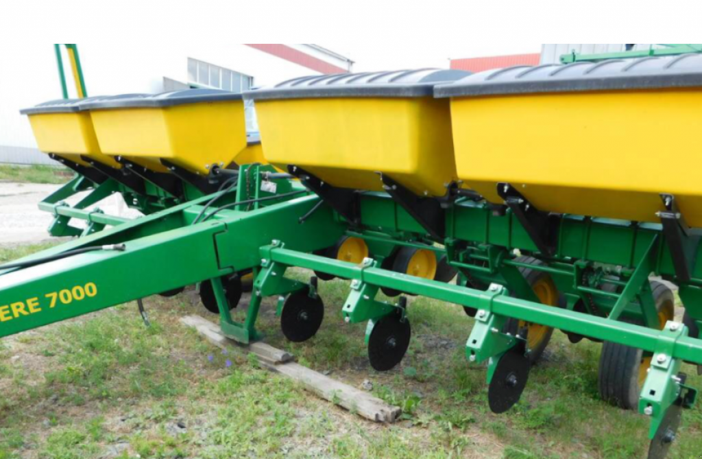 Gareeggenfelder typu John Deere 7000/8,  v Суми (Obrázek 1)