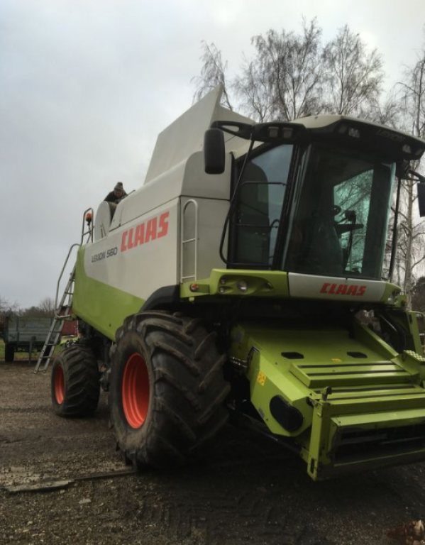Oldtimer-Mähdrescher typu CLAAS Lexion 560, Neumaschine v Житомир (Obrázek 1)