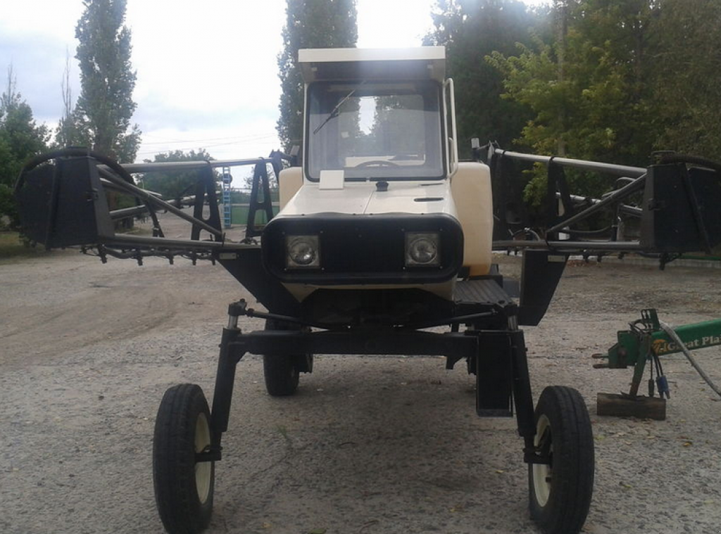 Selbstfahrspritze des Typs SPRA COUPE Melroe 220,  in Сливине (Bild 3)