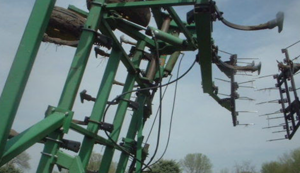 Kartoffelpflegetechnik typu John Deere 980,  v Сливине (Obrázek 2)