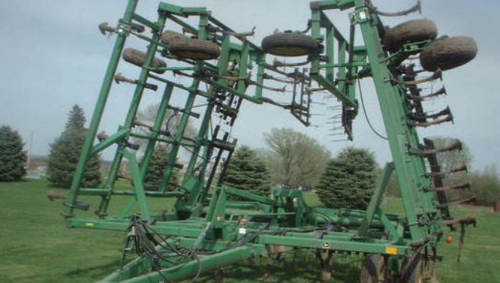 Kartoffelpflegetechnik typu John Deere 980,  v Сливине (Obrázek 1)