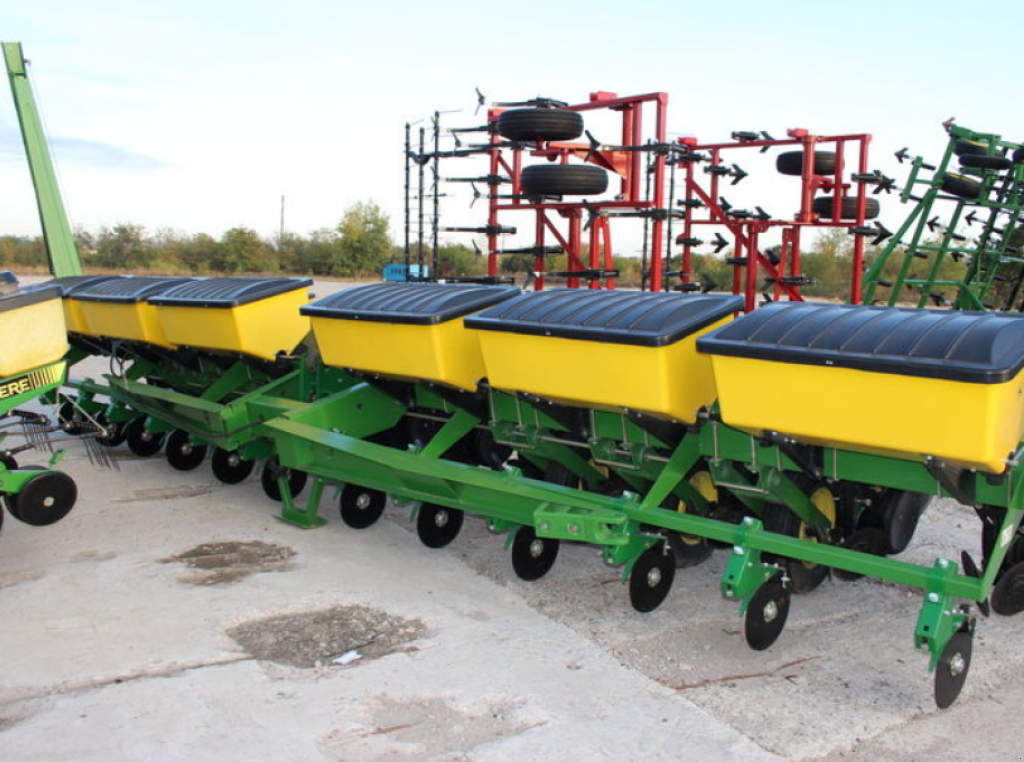 Gareeggenfelder typu John Deere 7000/12,  v Кіровоград (Obrázek 1)