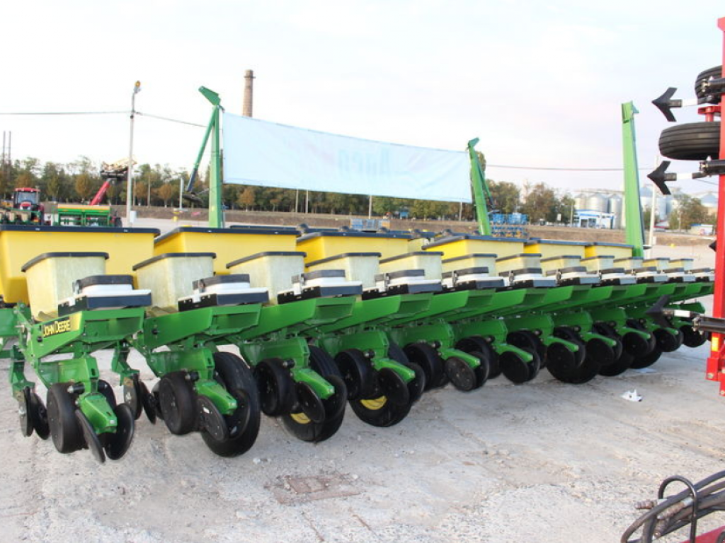 Gareeggenfelder typu John Deere 7000/12,  v Кіровоград (Obrázek 5)