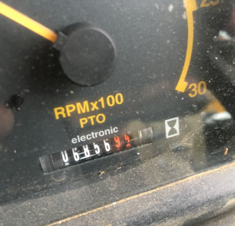 Oldtimer-Traktor typu John Deere 5510,  v Теплик (Obrázek 4)