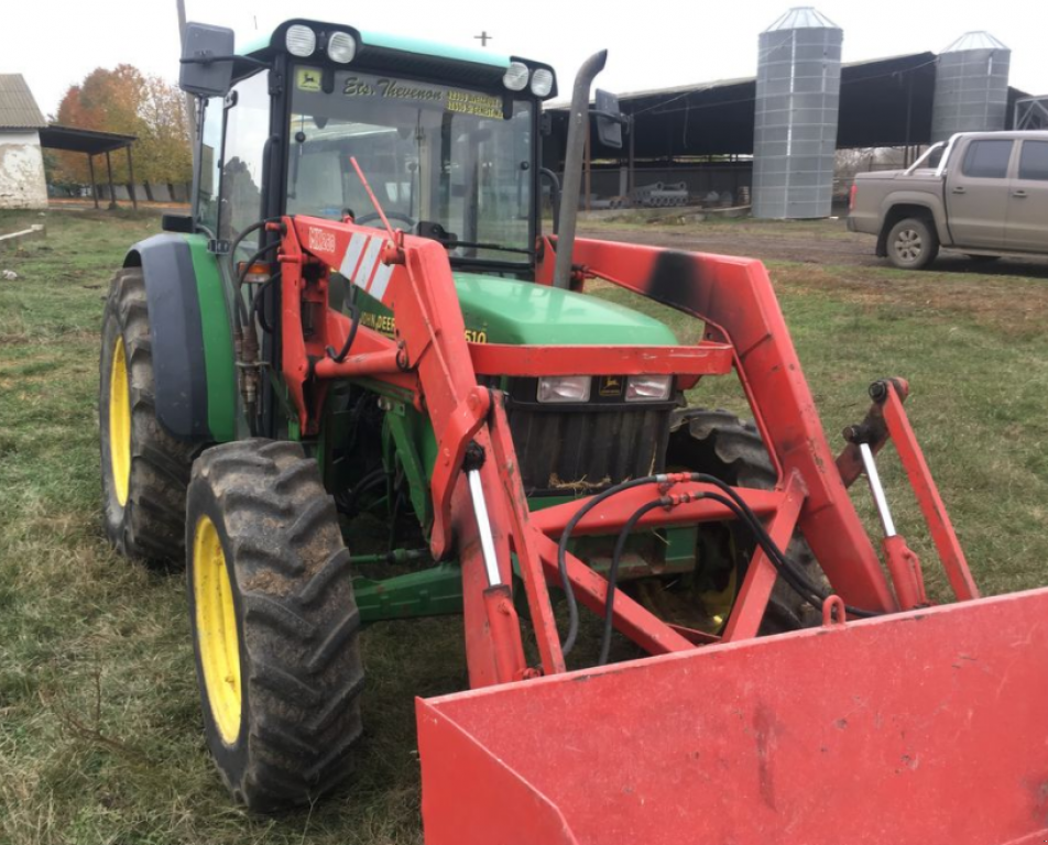 Oldtimer-Traktor typu John Deere 5510,  v Теплик (Obrázek 6)