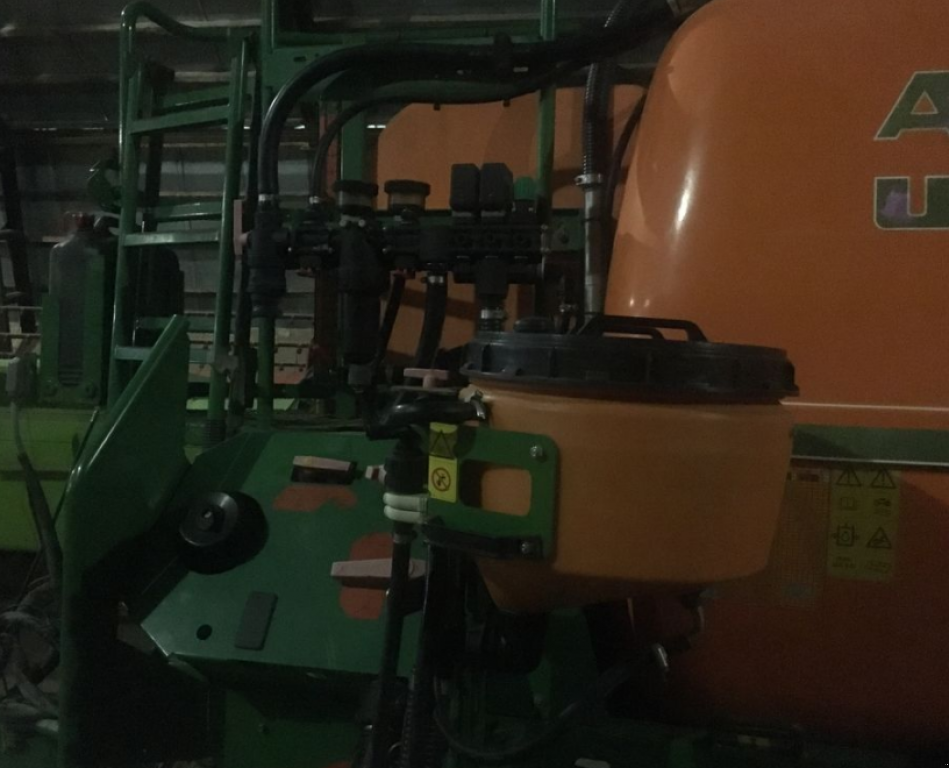 Weinbauspritze del tipo Amazone UG 3000,  In Теплик (Immagine 5)