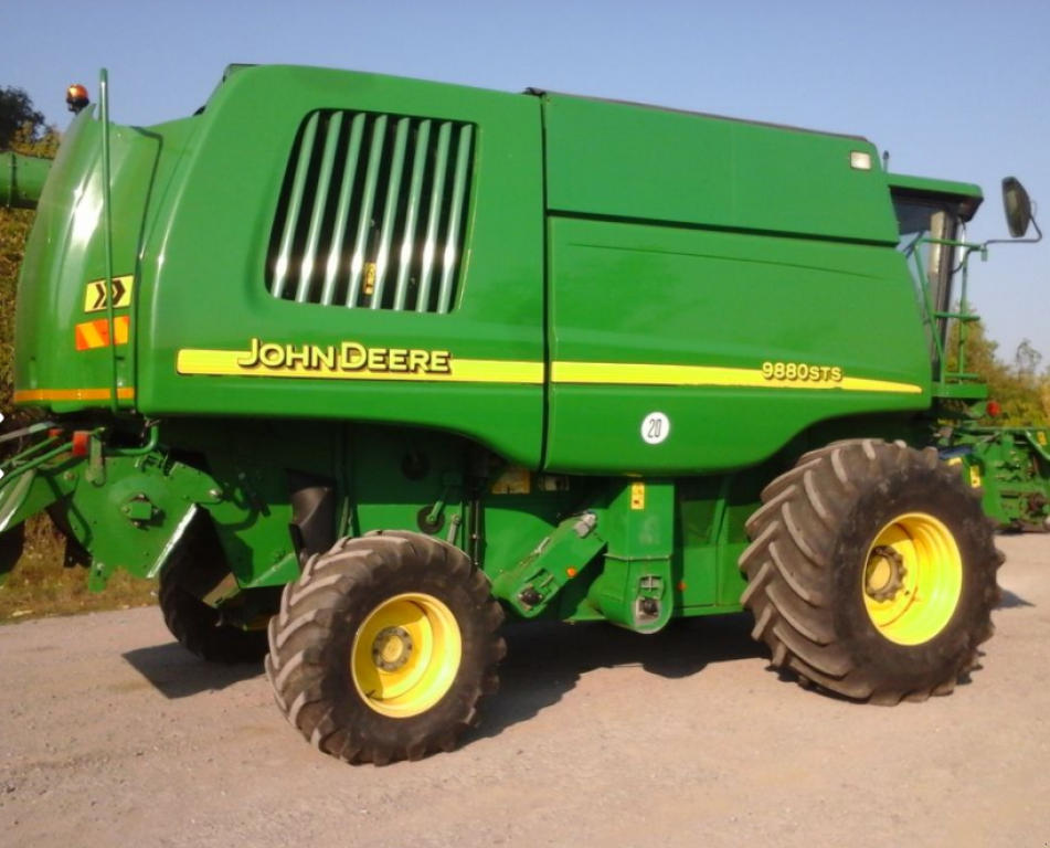 Oldtimer-Mähdrescher des Typs John Deere 9880 STS, Neumaschine in Чортків (Bild 3)