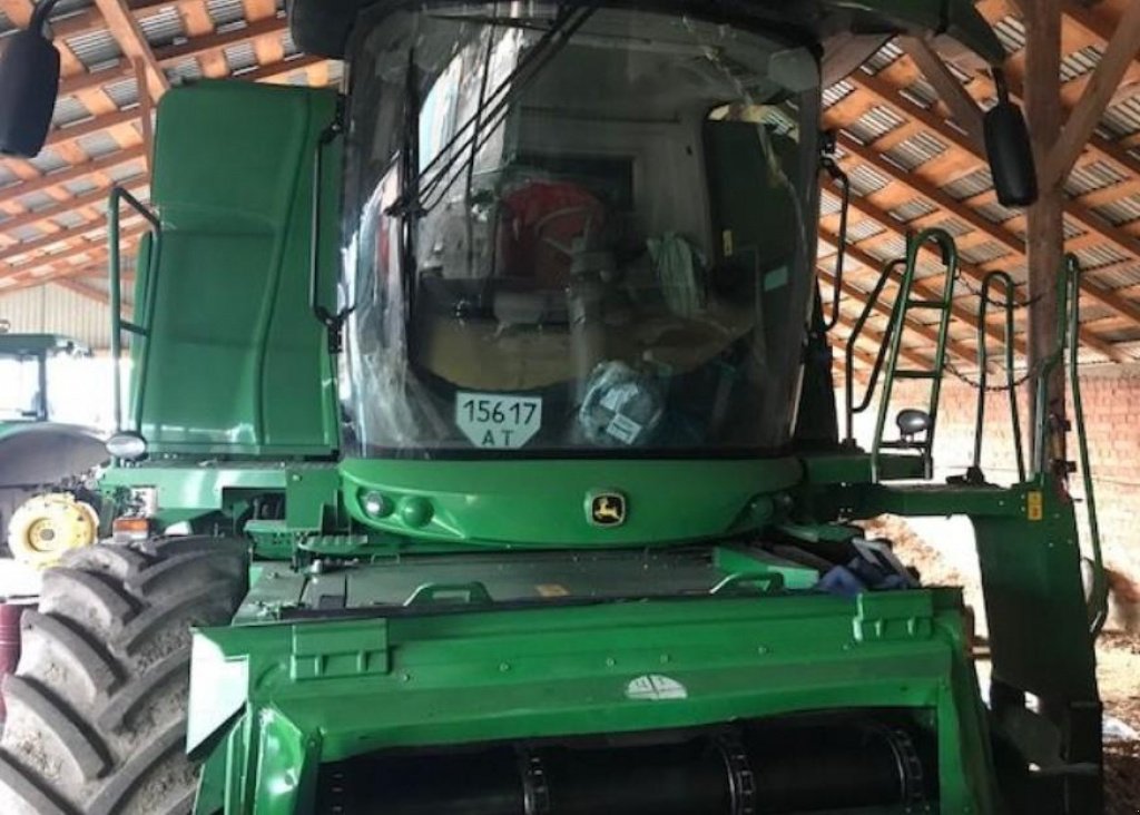 Oldtimer-Mähdrescher des Typs John Deere T560, Neumaschine in Тернопіль (Bild 3)