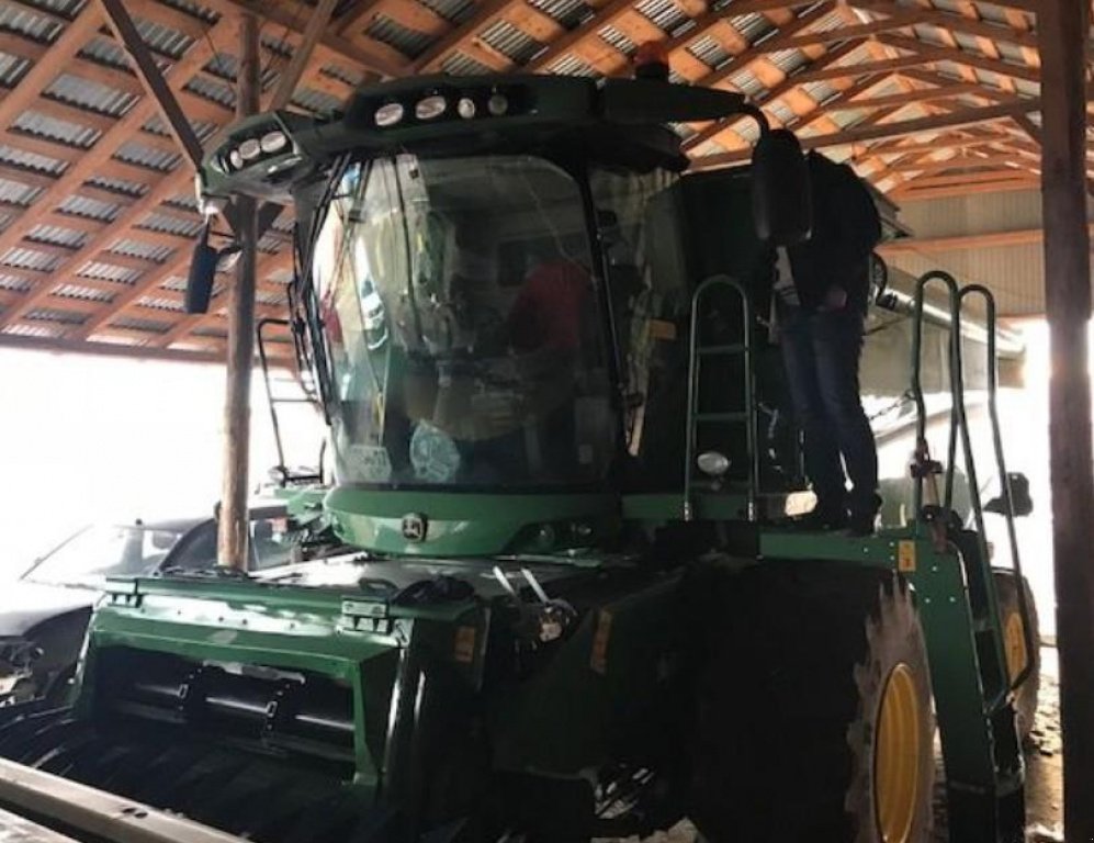 Oldtimer-Mähdrescher des Typs John Deere T560, Neumaschine in Тернопіль (Bild 4)