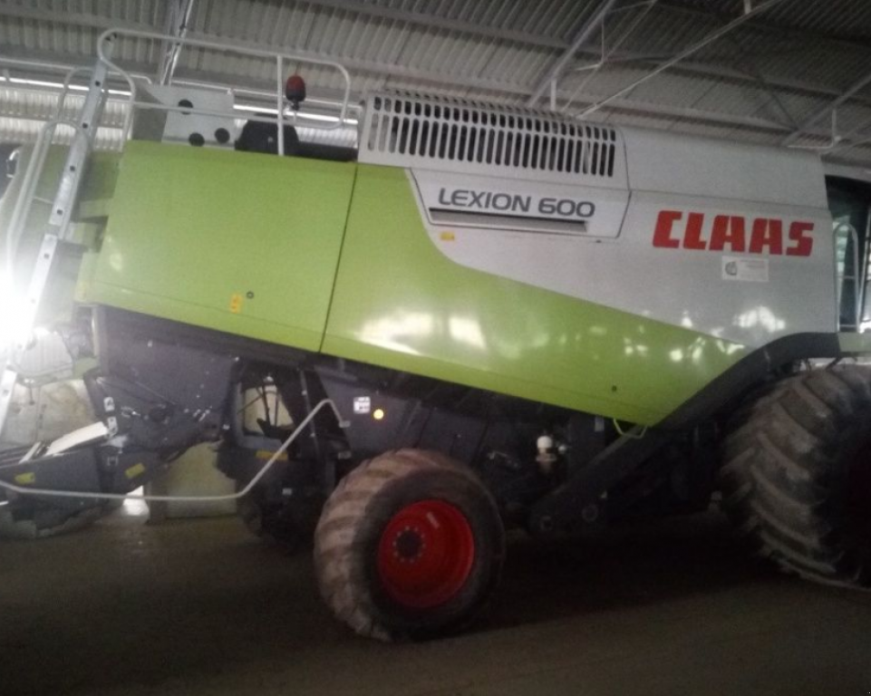 Oldtimer-Mähdrescher des Typs CLAAS Lexion 600, Neumaschine in Київ (Bild 2)