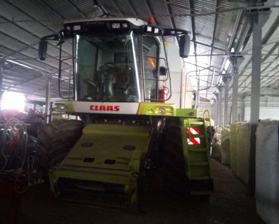 Oldtimer-Mähdrescher des Typs CLAAS Lexion 600, Neumaschine in Київ (Bild 1)