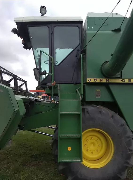 Oldtimer-Mähdrescher des Typs John Deere 960, Neumaschine in Луцьк (Bild 2)