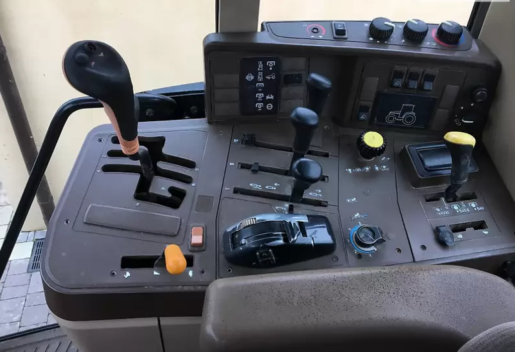 Oldtimer-Traktor a típus John Deere 6910, Neumaschine ekkor: Луцьк (Kép 2)