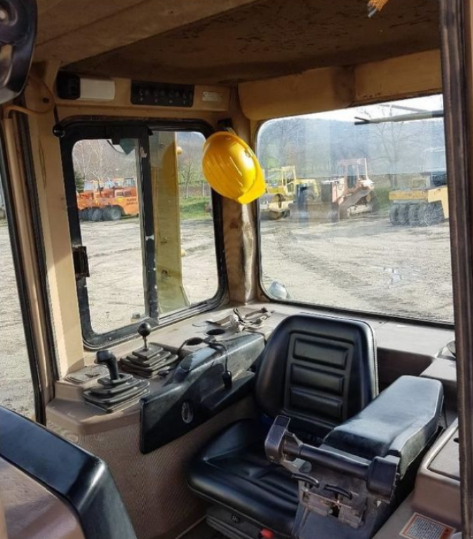 Raupentraktor typu Caterpillar D 5M LGP,  v Київ (Obrázek 3)