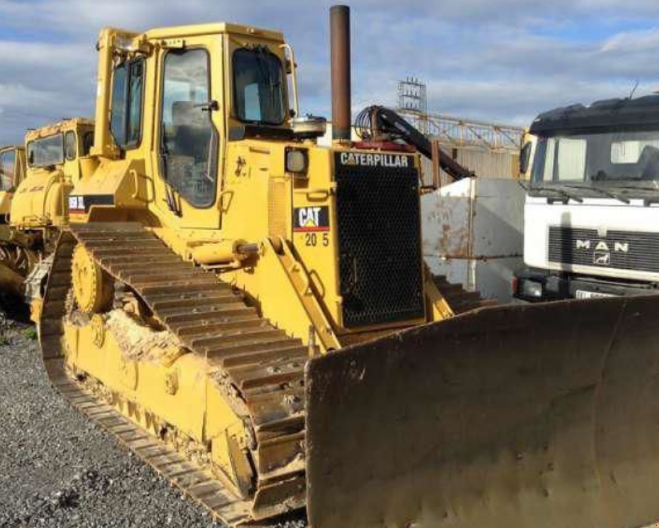 Raupentraktor of the type Caterpillar D 5H XL,  in Київ (Picture 1)