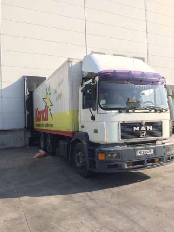 Muldenkipper of the type MAN 26, Neumaschine in Дніпропетровськ (Picture 3)