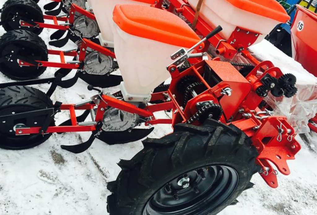 Gareeggenfelder typu CHERVONA ZIRKA УПС-8,  v Дніпропетровськ (Obrázek 1)