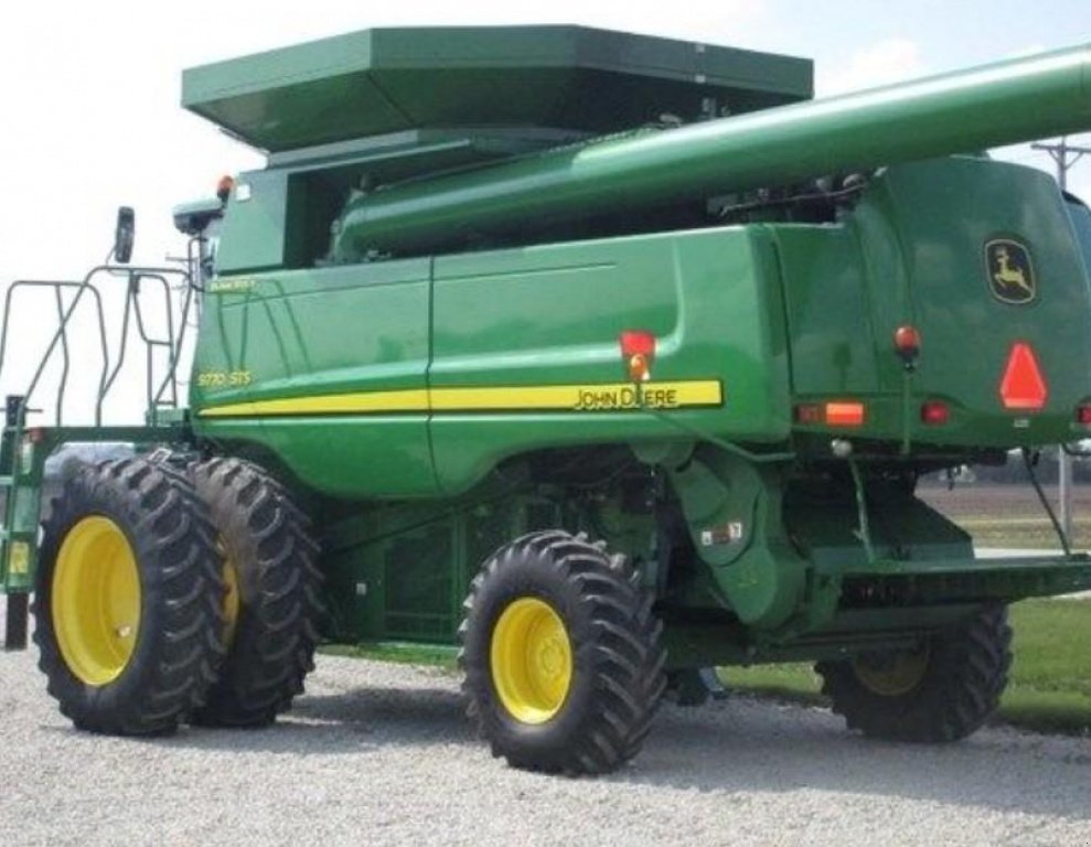 Oldtimer-Mähdrescher of the type John Deere 9770 STS, Neumaschine in Київ (Picture 3)