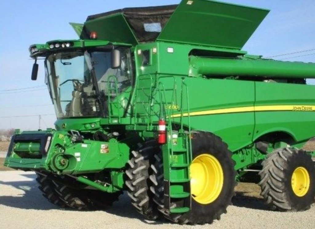 Oldtimer-Mähdrescher del tipo John Deere S680, Neumaschine In Київ (Immagine 2)
