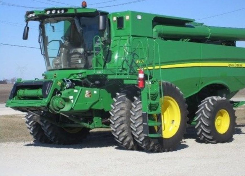 Oldtimer-Mähdrescher typu John Deere S670, Neumaschine v Київ (Obrázek 5)