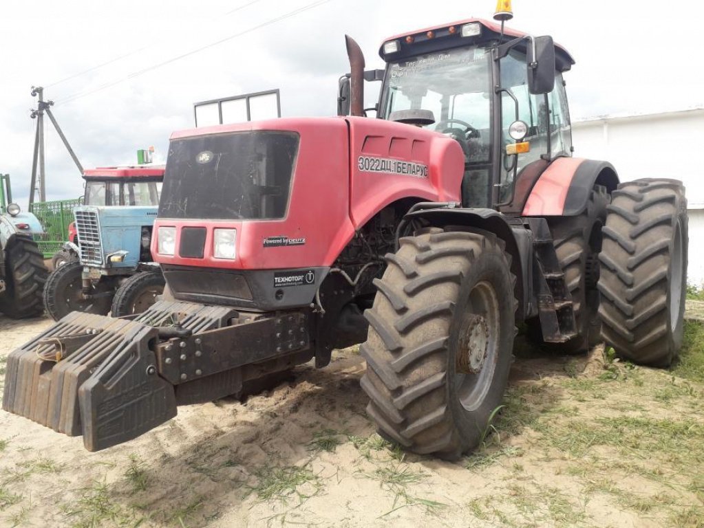 Oldtimer-Traktor tipa Belarus Беларус-3022 ДЦ.1, Neumaschine u Суми (Slika 2)