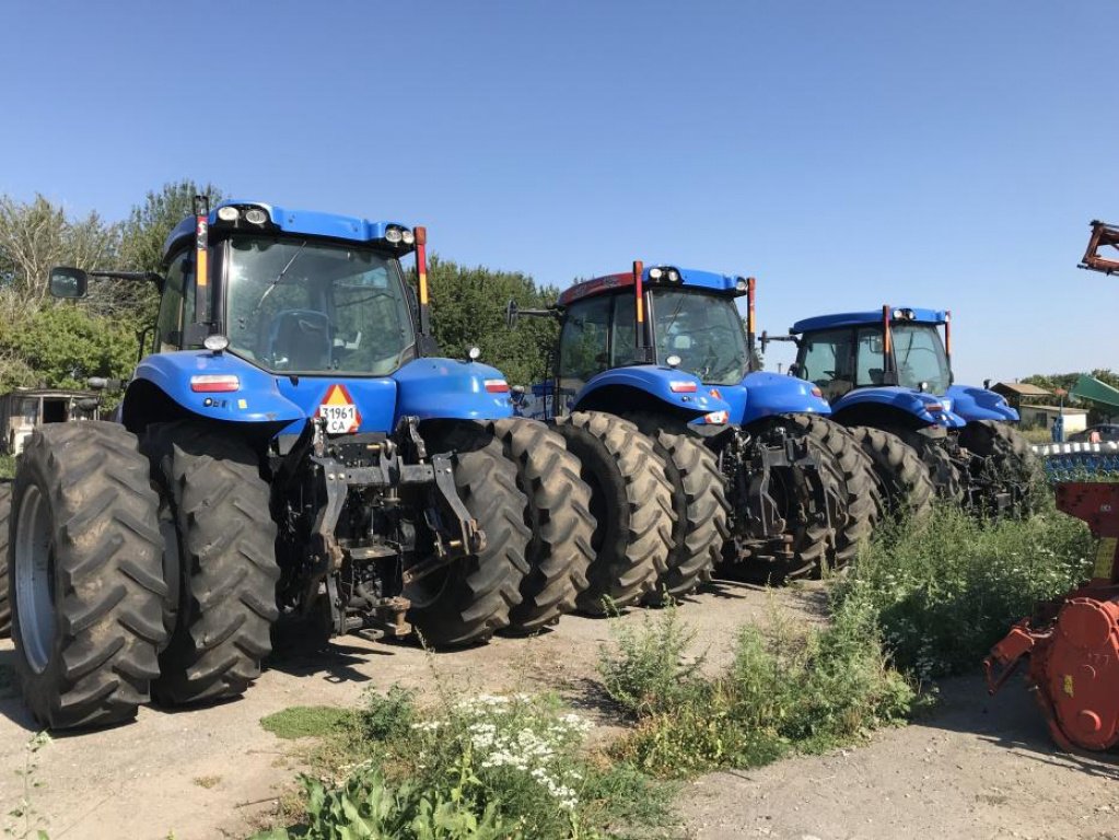 Oldtimer-Traktor typu New Holland T8.390, Neumaschine v Черкаси (Obrázek 2)