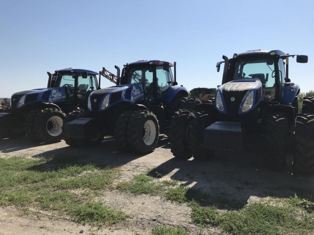 Oldtimer-Traktor typu New Holland T8.390, Neumaschine v Черкаси (Obrázek 1)