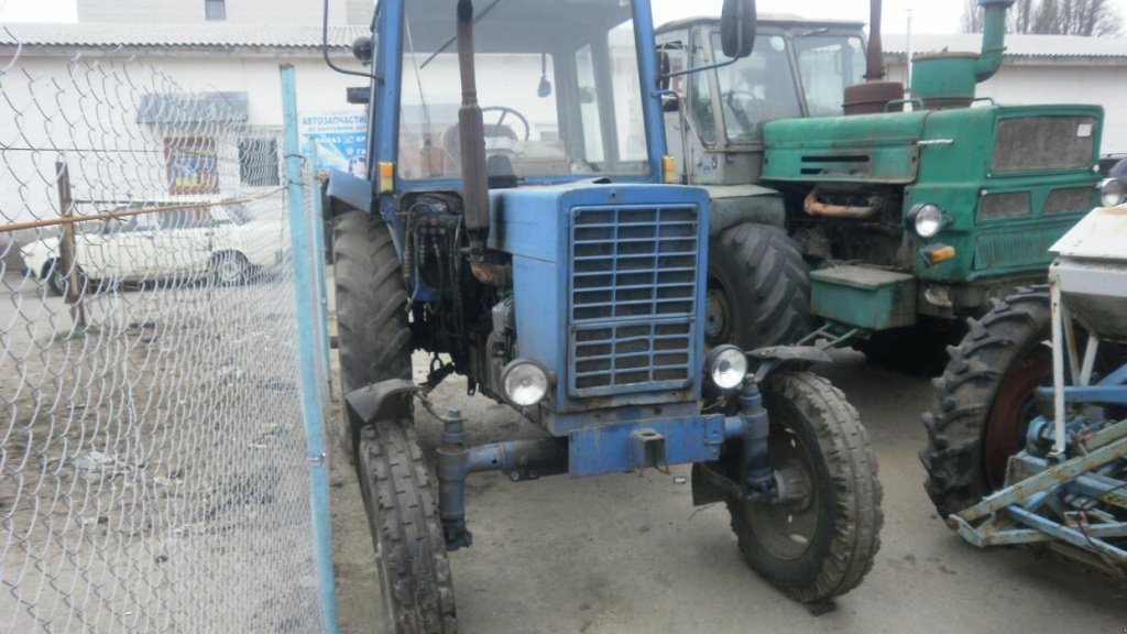 Oldtimer-Traktor des Typs Belarus Беларус-80, Neumaschine in Біла Церква (Bild 2)