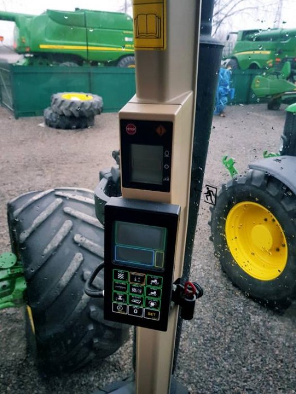 Oldtimer-Traktor typu John Deere 8400, Neumaschine v Біла Церква (Obrázek 10)