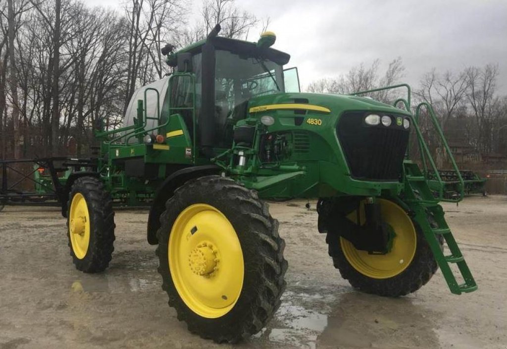 Selbstfahrspritze typu John Deere 4830,  v Біла Церква (Obrázek 7)