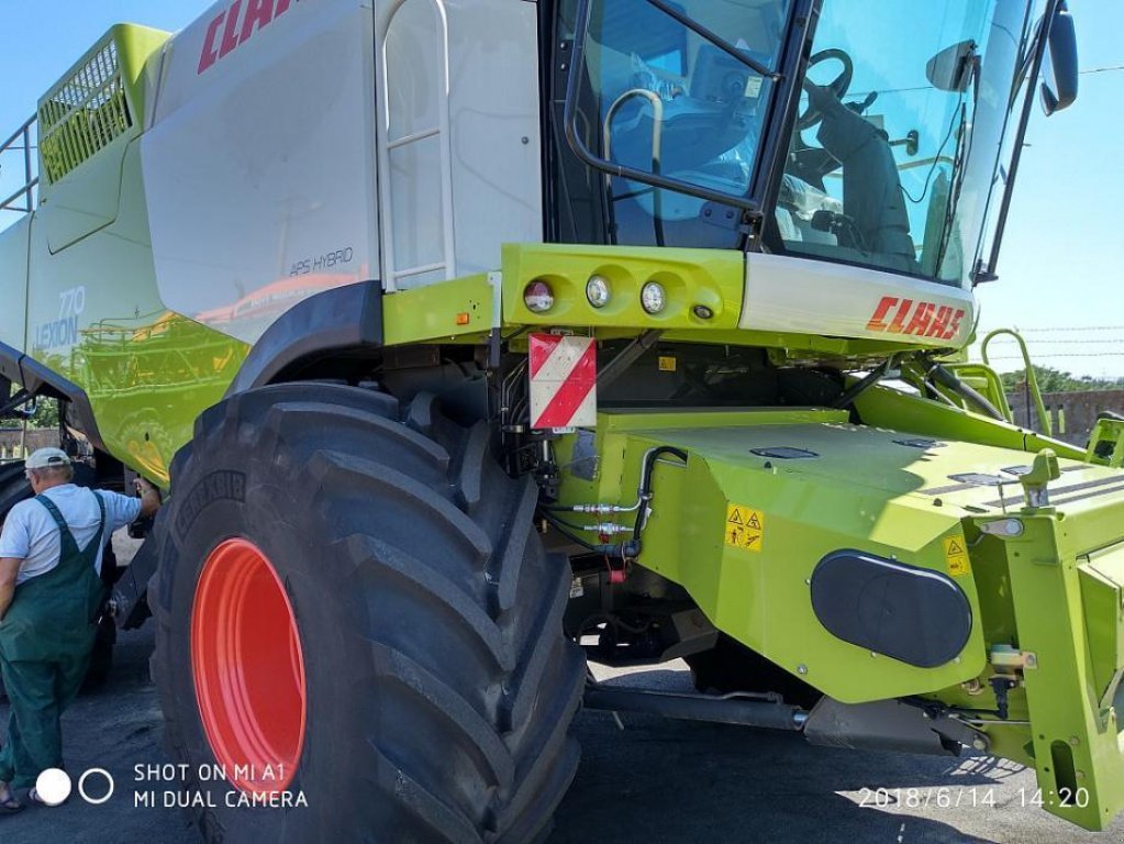 Oldtimer-Mähdrescher des Typs CLAAS Lexion 770, Neumaschine in Київ (Bild 4)