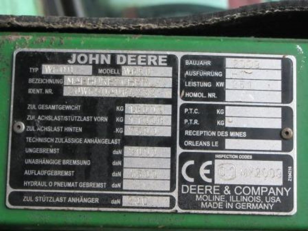 Oldtimer-Mähdrescher des Typs John Deere W 650,  in Дніпропетровськ (Bild 4)