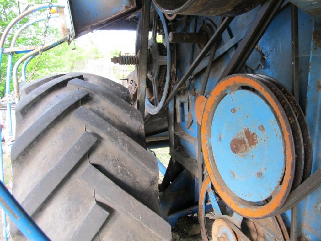 Oldtimer-Mähdrescher του τύπου MDW E 512, Neumaschine σε Не обрано (Φωτογραφία 5)