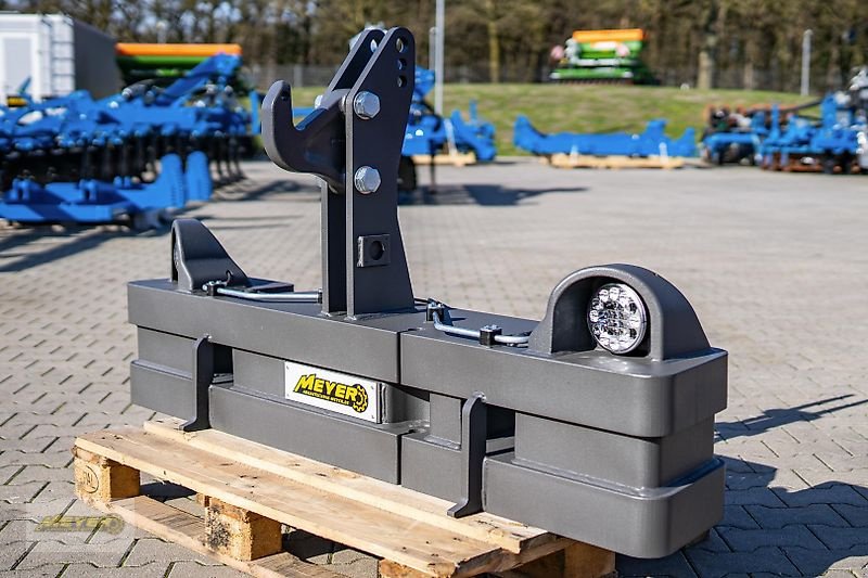 Sonstiges Traktorzubehör типа Meyer Agrartechnik KB 105 Frontgewicht ohne Beleuchtung, Neumaschine в Andervenne (Фотография 10)