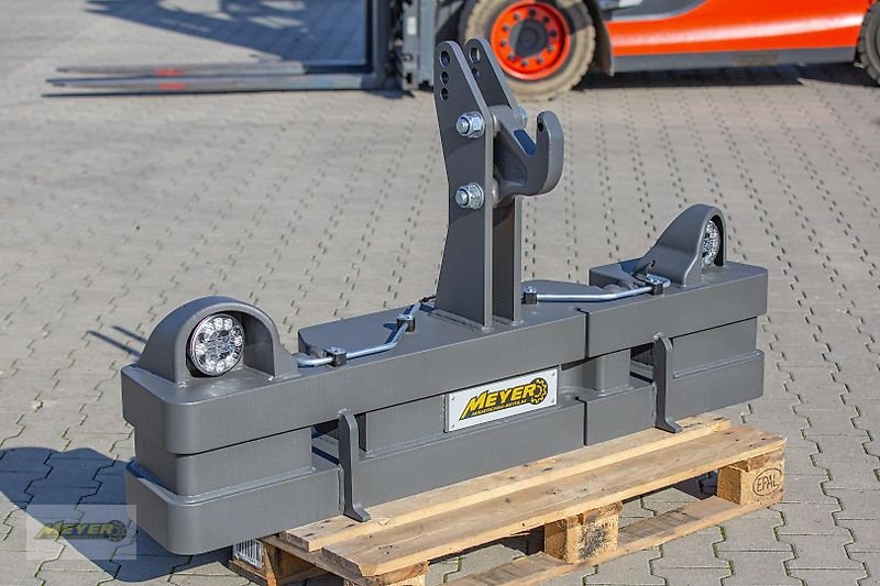 Sonstiges Traktorzubehör типа Meyer Agrartechnik KB 105 Frontgewicht ohne Beleuchtung, Neumaschine в Andervenne (Фотография 3)