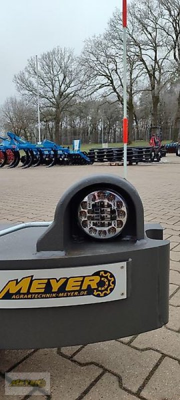 Sonstiges Traktorzubehör a típus WM Meyer UF 800 ZG Frontgewicht, Neumaschine ekkor: Andervenne (Kép 9)