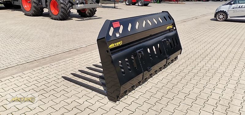 Frontladerzubehör van het type WM Meyer Dung und Strohgabel DSG 13, Neumaschine in Andervenne (Foto 4)