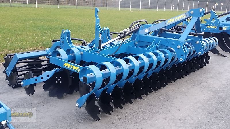 Kurzscheibenegge of the type WM Meyer KSE 3000, Neumaschine in Andervenne (Picture 11)