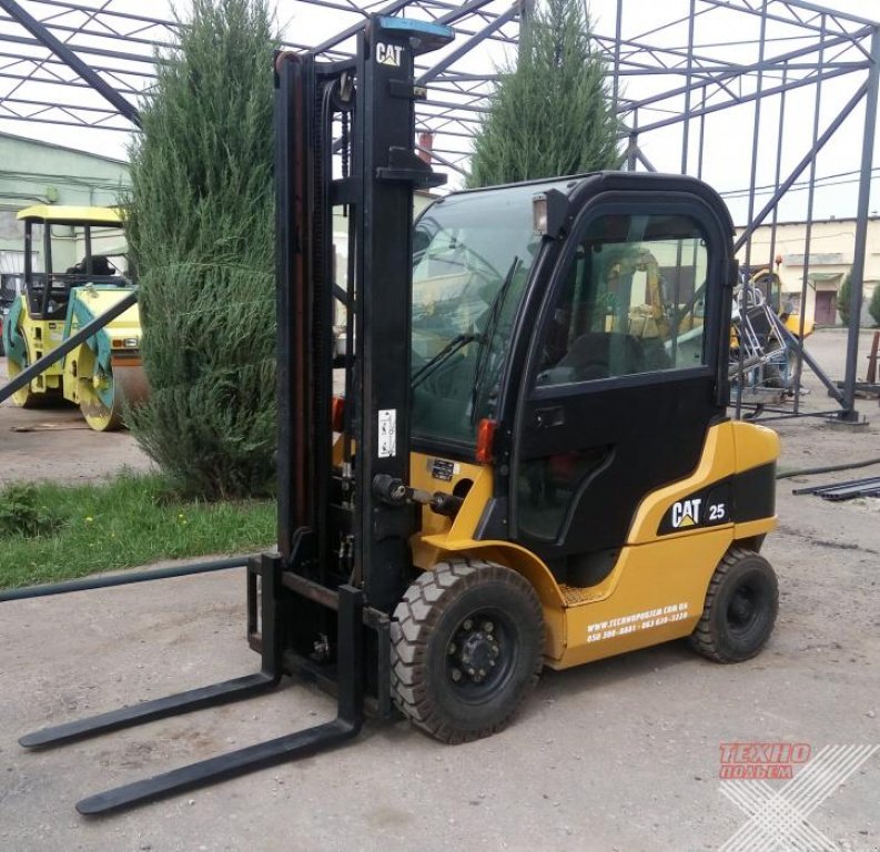 Gabelstapler typu Caterpillar DP25N,  v Харків (Obrázek 1)