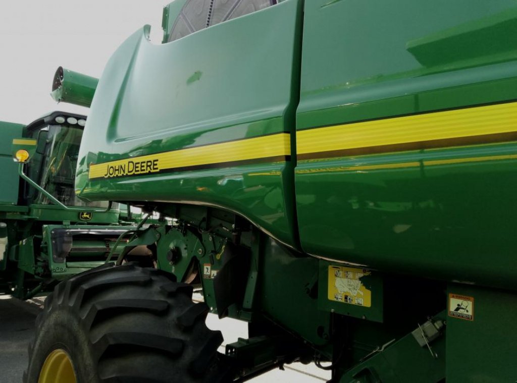 Oldtimer-Mähdrescher del tipo John Deere 9870 STS,  In Київ (Immagine 3)