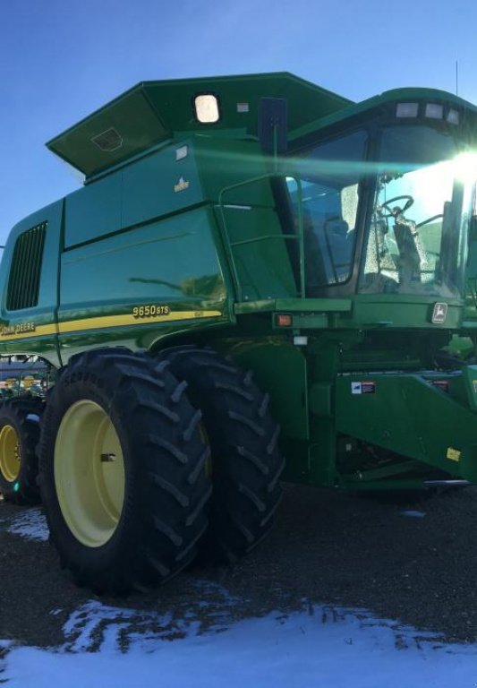 Oldtimer-Mähdrescher of the type John Deere 9650 STS, Neumaschine in Київ (Picture 4)