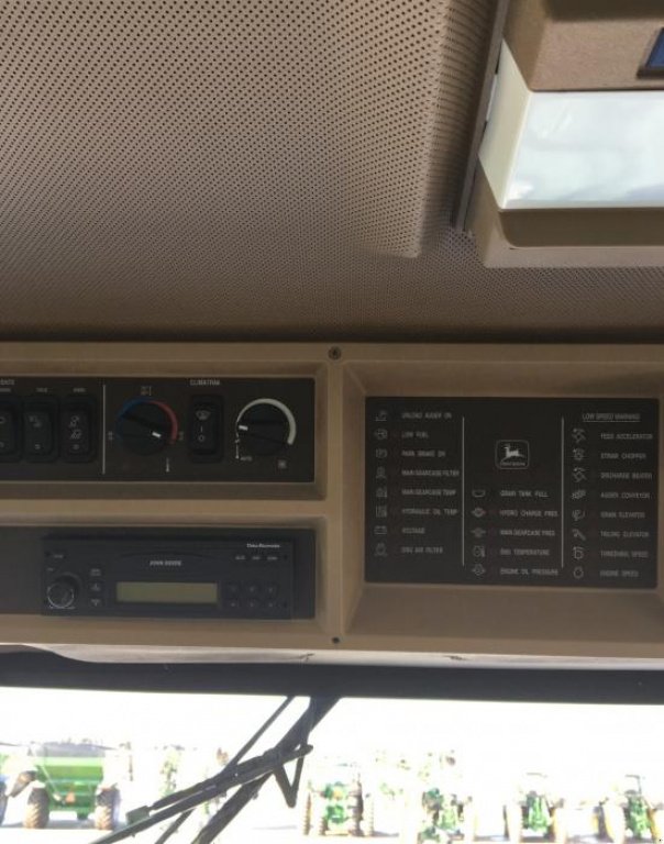 Oldtimer-Mähdrescher of the type John Deere 9650 STS, Neumaschine in Київ (Picture 9)